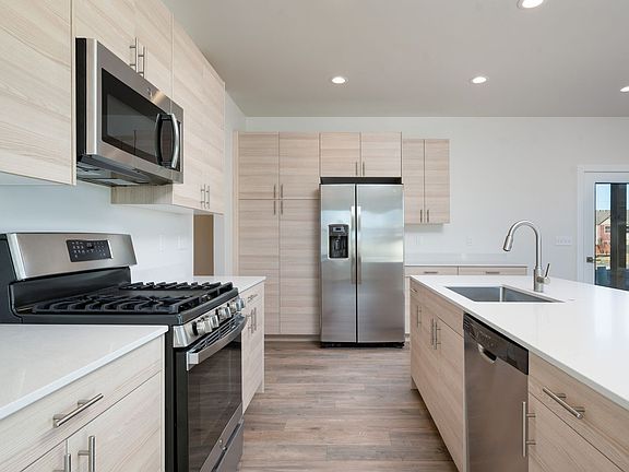 4th image of 5575 Westmorland Dr