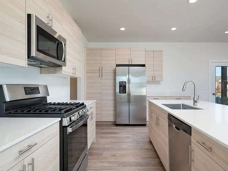 5575 Westmorland Dr — Photo 4