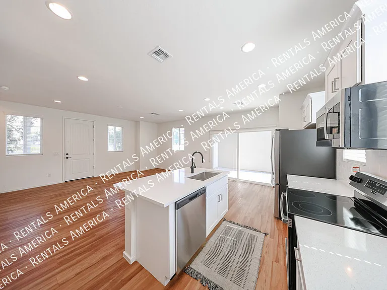 16875 N 12th St #33 — Photo 14
