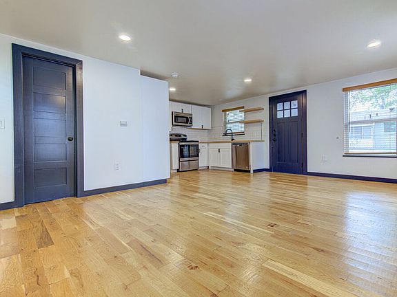 4th image of 1711 Brentwood St #B