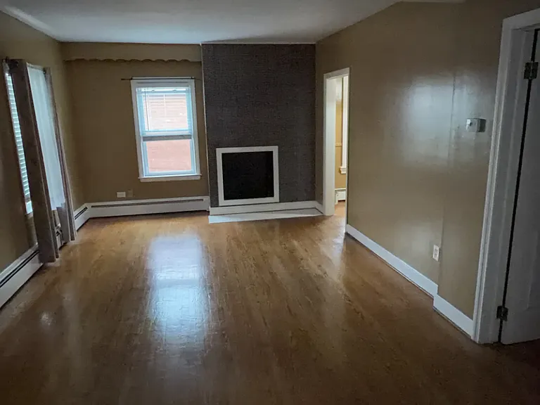13 Warner St #2 — Photo 7