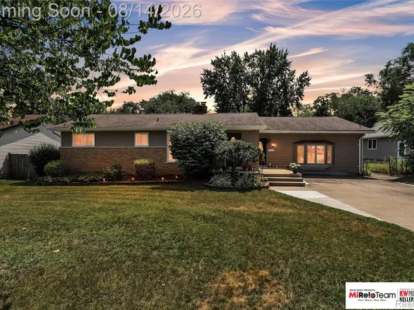 8300 Pacton Dr, Shelby Township, MI 48317