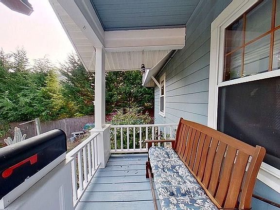 3rd image of 50 Glendale St
