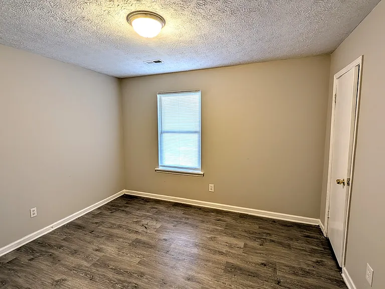 5589 Glen Haven Dr — Photo 2