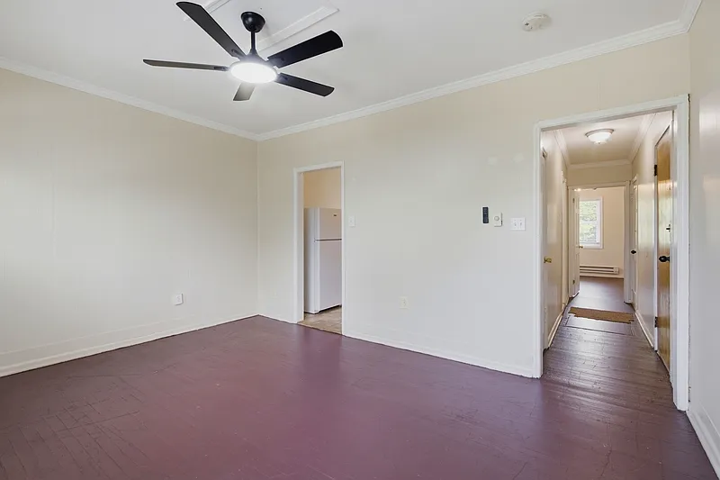 1 bed, 1.0 bath, 1294 sqft, $900 — Photo 2
