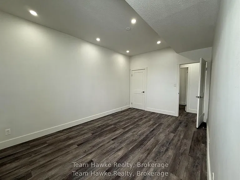 521 Bay St #13 — Photo 6
