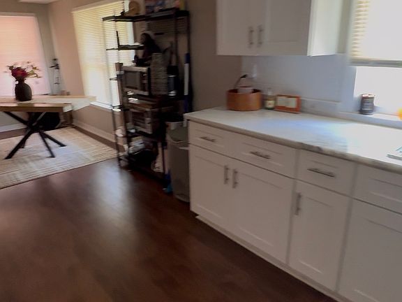 4th image of 1800 Cody Rd N