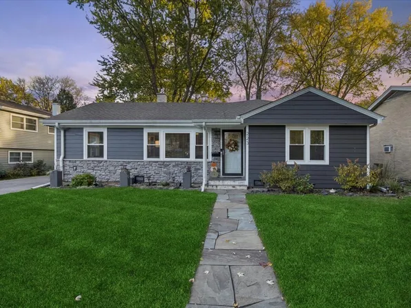 223 W Glade Rd, Palatine, IL 60067