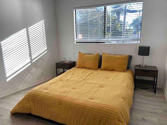 5th image of 4241 McLaughlin Ave #9