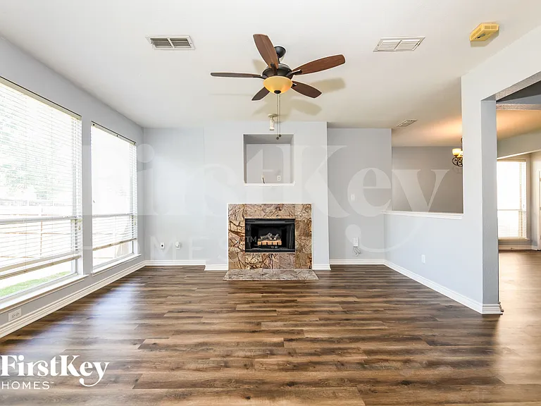 4909 Lodgepole Ln — Photo 3