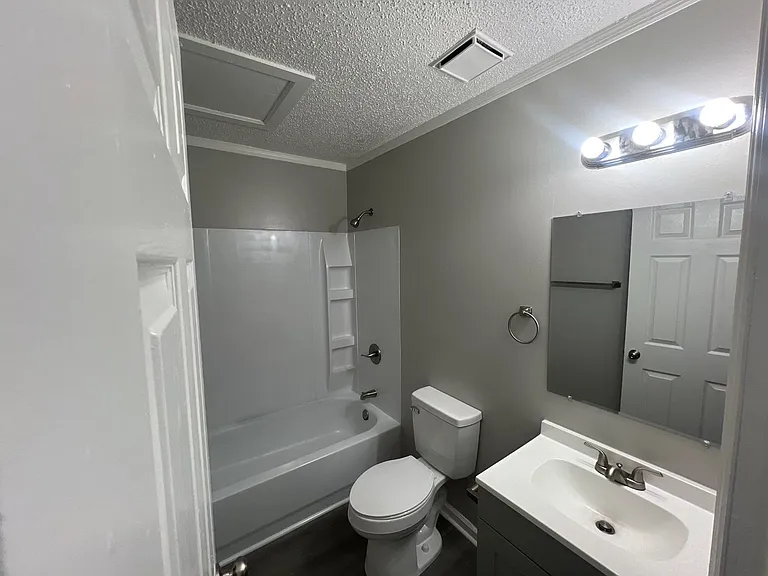 217 Greenleaf Cir — Photo 13