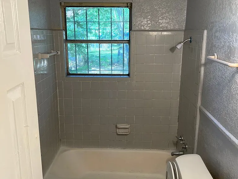 749 Navaho Trl — Photo 1