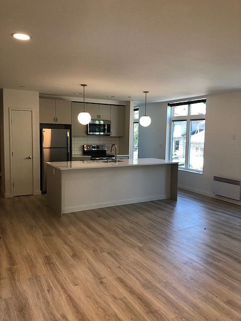 1st image of 304 10th Ave E #495849