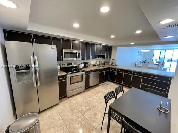 2500 Parkview Dr, Hallandale Beach, FL