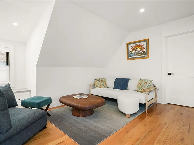 4 Fairlee St — Photo 17