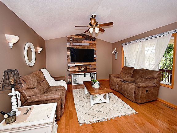 3rd image of 220 Rockwell Dr