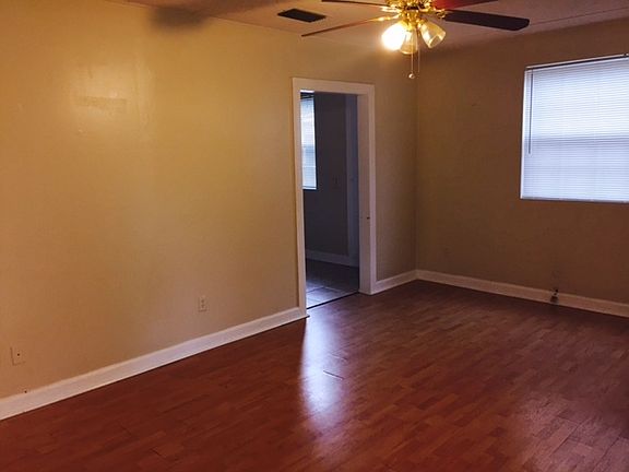 3rd image of 1013 Odessa Dr W