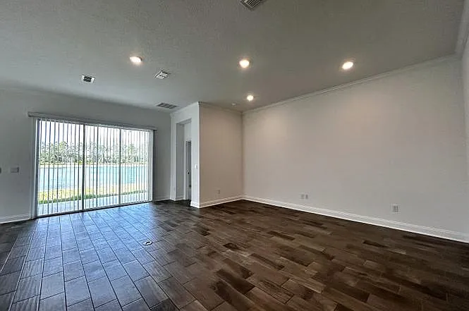 4 bed, 2044 sqft, $2,600 — Photo 4