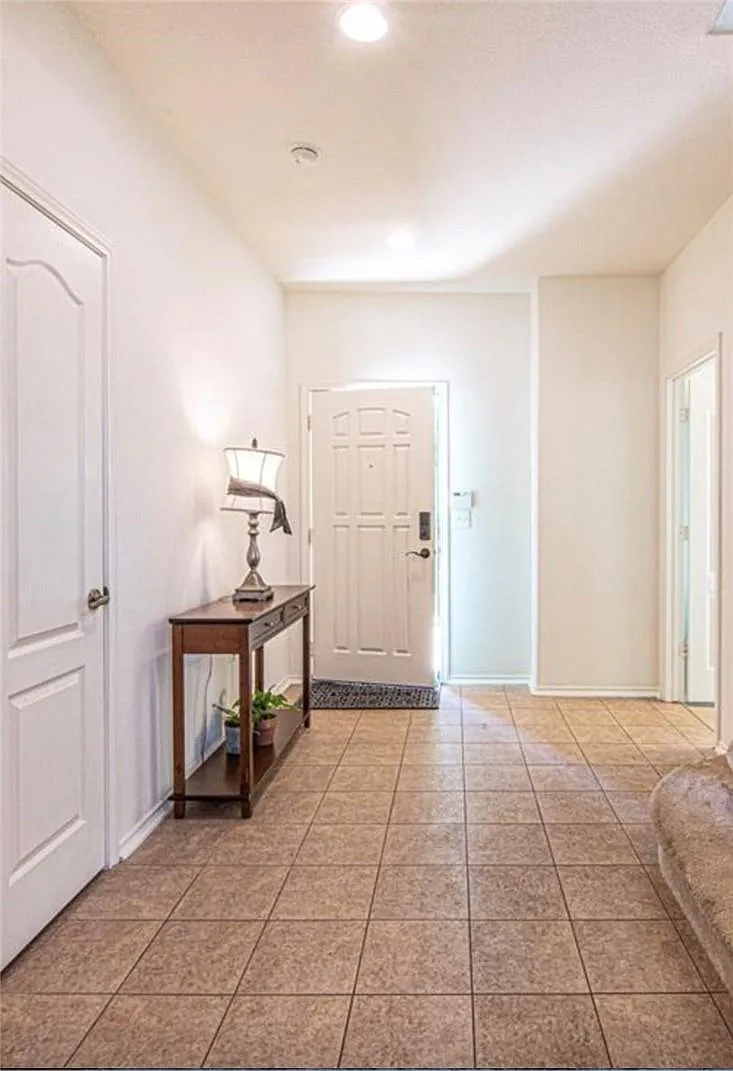 4 bed, 2.5 bath, 2244 sqft, $2,395 — Photo 3