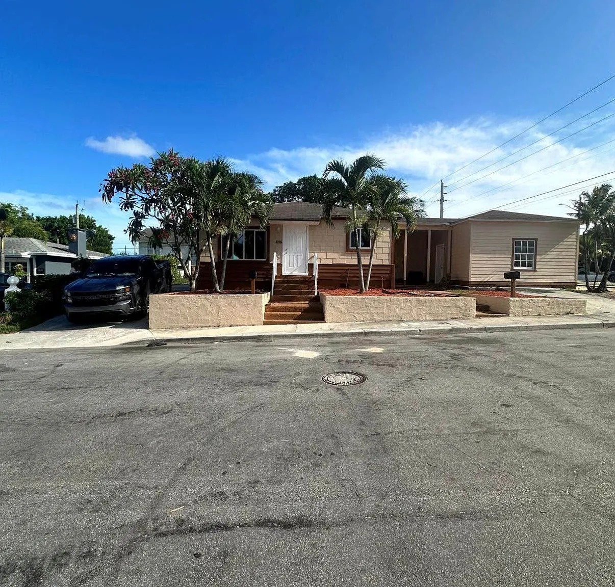 2 bed, 615 sqft, $1,900 — Photo 1