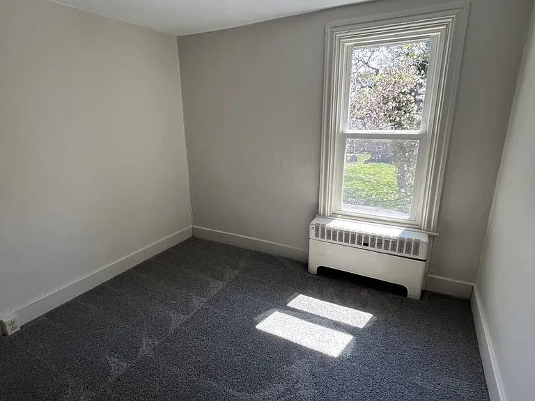 236 E King St — Photo 10