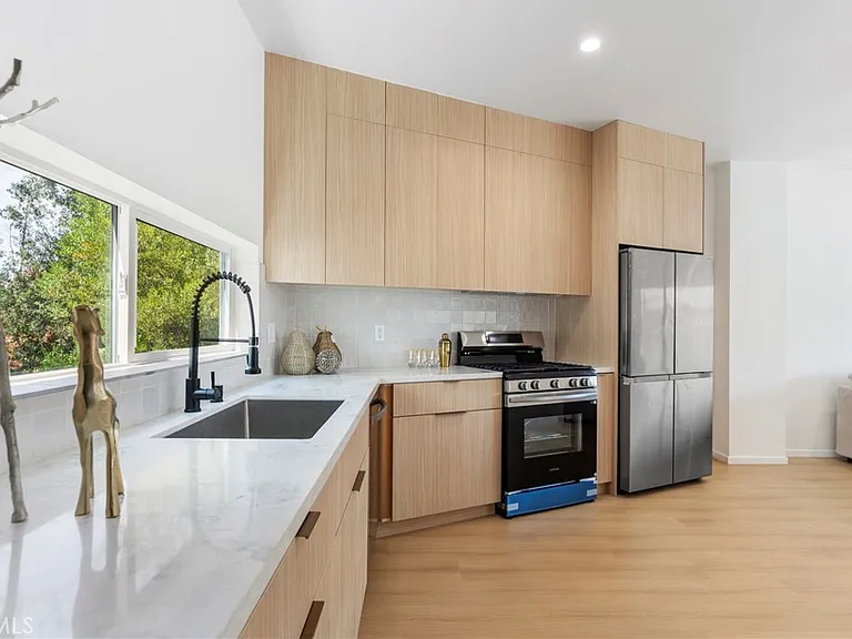 2517 Alsace Ave #1/2 — Photo 4