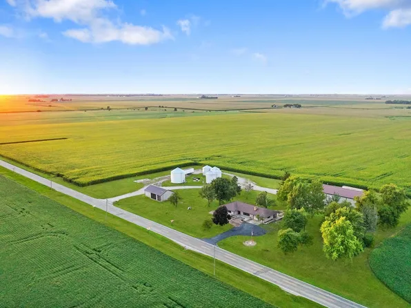 947 N 2nd Rd, Dana, IL 61321