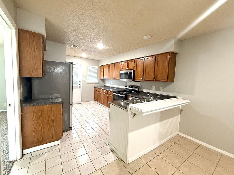 1st image of 1021-1023 Vera Ct #1021