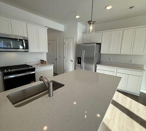 4th image of 21913 Sawyer Ln