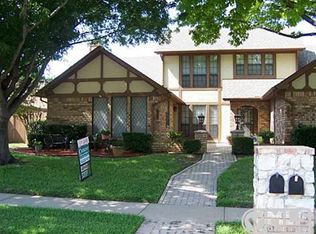 102 Mountain View Dr, Bedford, TX 76021