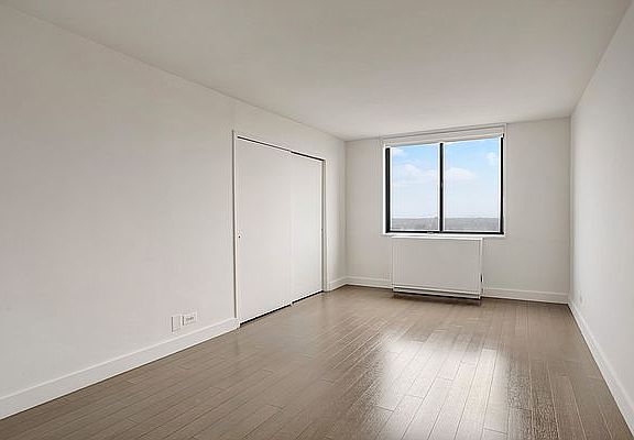 4th image of 300 Mercer St APT 34J
