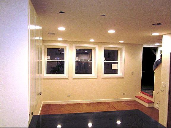 3rd image of 2215 W Shakespeare Ave