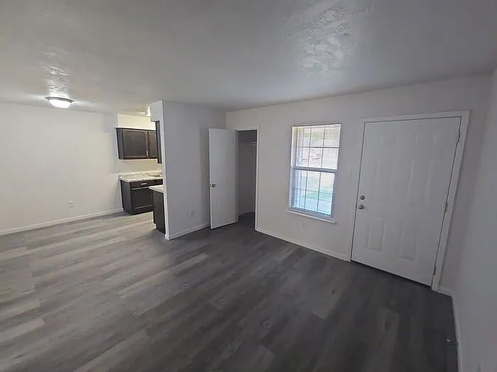 900 E Leslie Cir #A — Photo 3