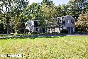 House front with garage