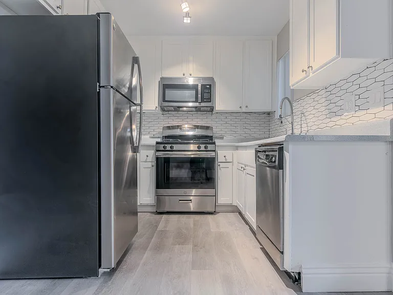 Shoreline Apartments — Photo 10