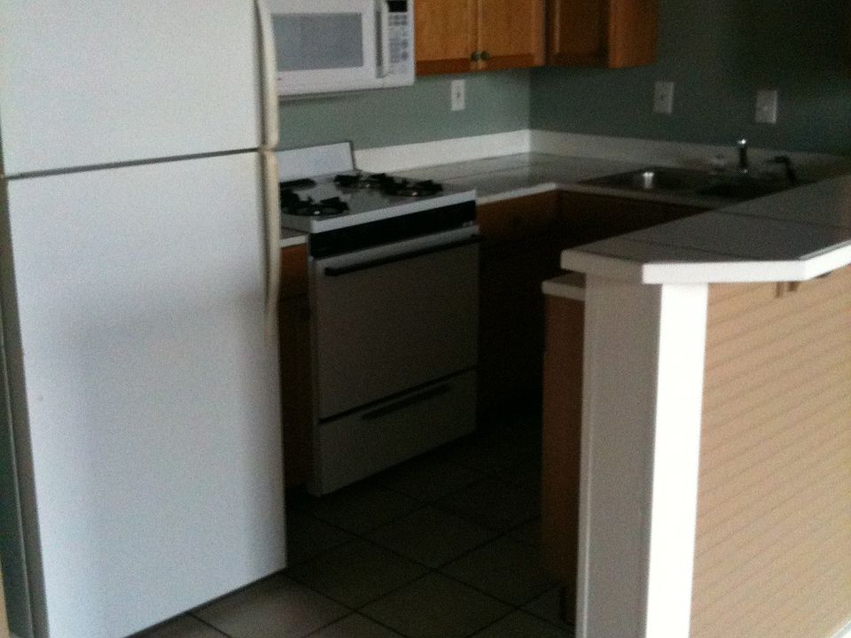 2nd image of 117 N Hill St #A