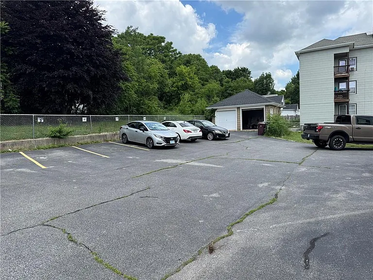 107 Mount Saint Charles Ave #2 — Photo 11