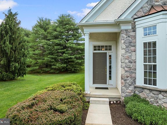 4th image of 303 Aster Cir