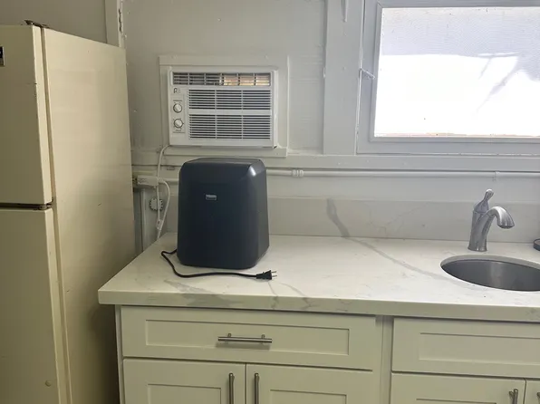 1697 Mott Smith Dr #B, Honolulu, HI 96822