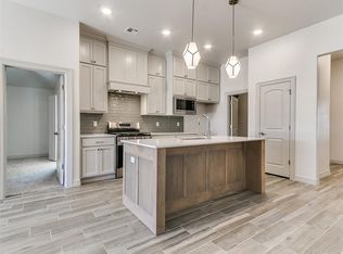 7712 Wilshire Woods Dr, Yukon, OK 73099