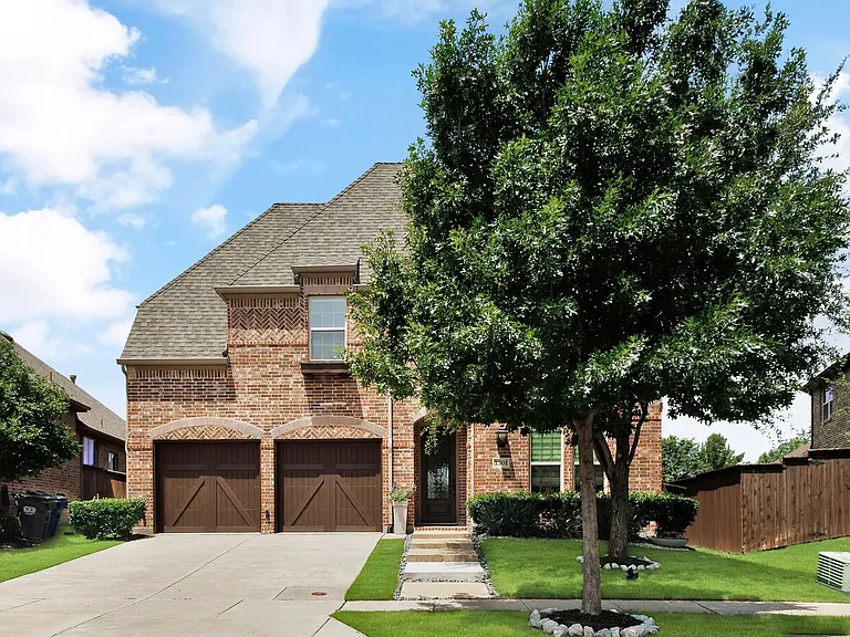 1301 Skyflower Ln — Photo 2