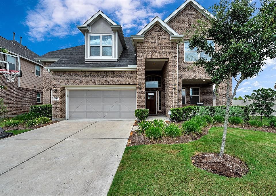 1st image of 2427 Lakecrest Gardens Dr