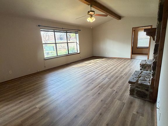 5th image of 418 Britton Ct