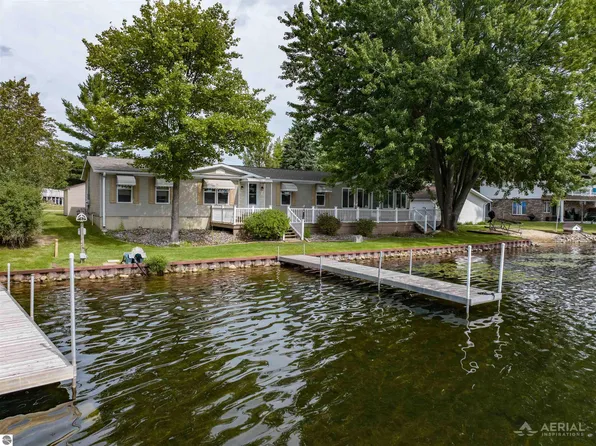 2000 Seneca Trl, West Branch, MI 48661
