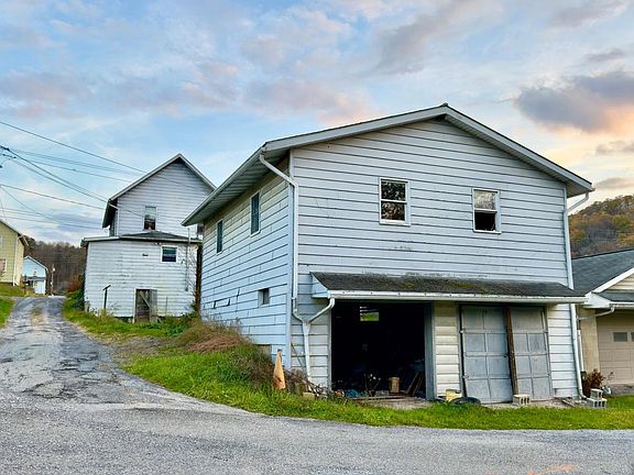 3rd image of 109 W Broad St