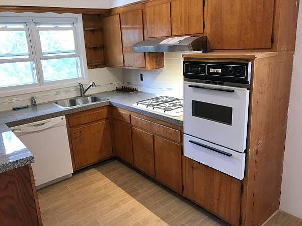 1st image of 31 Valerie Dr #2