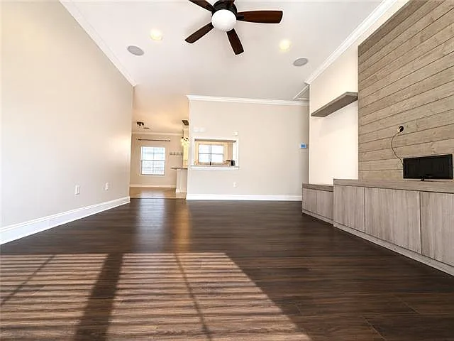 2735 Village Ct — Photo 6