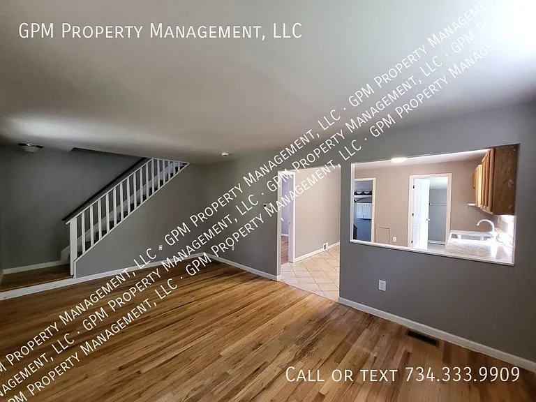 23378 Cunningham Ave — Photo 8