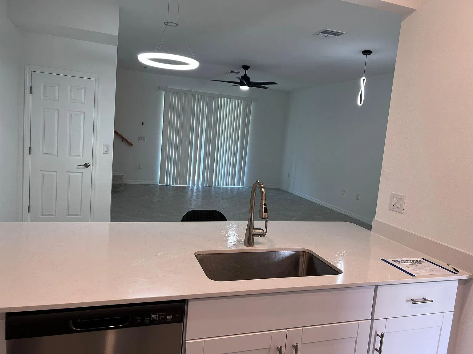 3 bed, 2.5 bath, 1879 sqft, $3,100 — Photo 4