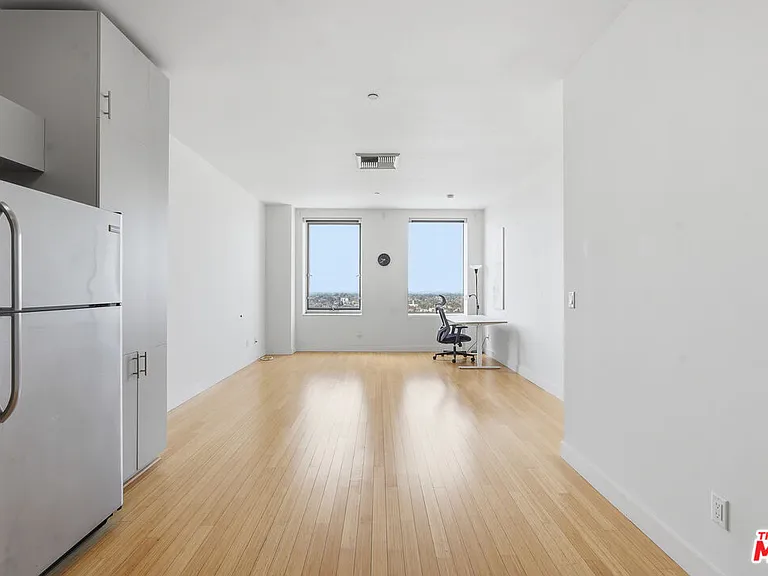 3810 Wilshire Blvd #1609 — Photo 12